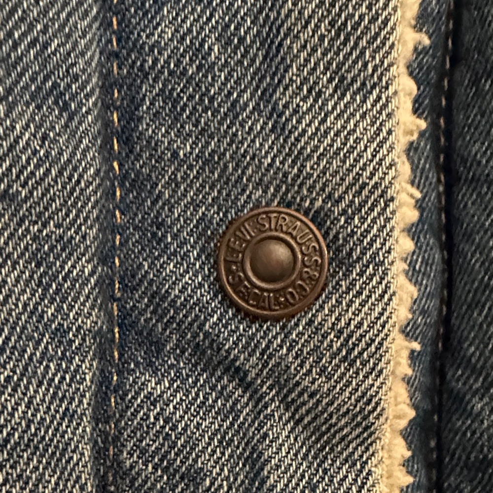 Levi's Light Blue Denim Jacket with Cream Sherpa Collar - Picture 3 of 5